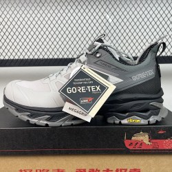 探路者 GORE-TEX防水Vibram底 徒步鞋