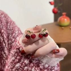 秋冬复古红色樱桃耳钉女轻奢高级感小巧精致甜美气质百搭新年耳环