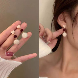 春秋温柔日韩小巧粉色爱心毛绒吊坠耳环简约甜美高级感毛球耳钉