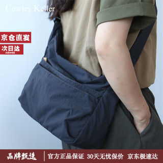 Cowley Keller 斜挎包男女休闲通勤单肩包大容量防泼水尼龙邮差包平板电脑包背包 炭黑色 长宽高：35*11*29cm