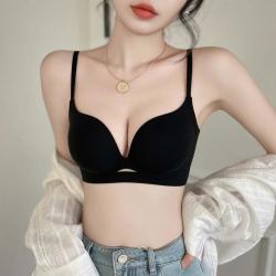 蜜格儿 防下垂收副乳小胸聚拢不空杯内衣粉底液隐形无痕透气无钢圈文胸