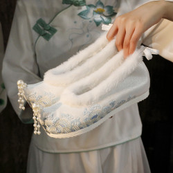 云芙鹿汉服鞋子女新款2025冬季古风搭配古装汉服绣花鞋
