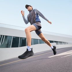 361° Q弹超系列 一脚蹬 黑武士 男女款超轻透气减震跑鞋672632242