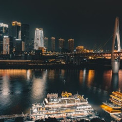 SENSE SCENE三时森印酒店(重庆解放碑步行街洪崖洞店)SCENE假日亲子房（深睡床品+APPELLES洗护） 1 晚 + 早餐 3 份/天
