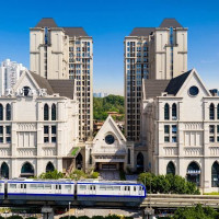 重庆北站美居酒店家庭房【儿童帐篷＋亲子图册＋丝涟床垫】 1 晚 + 漫步山城·重庆深度一日游 1 份+ 滴滴打车5折券 1 份+ 24H管家服务 1 份