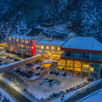 移动端：张家口万龙滑雪场双龙酒店1晚+滑雪护具穿戴+太子城高铁站接驳车+双人日场24小时雪票（可跨天使用）+双人汤泉泡浴体验