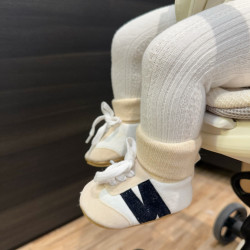 春秋婴幼儿棉布0-1岁运动风软底防滑地板袜不掉跟新生儿步前鞋
