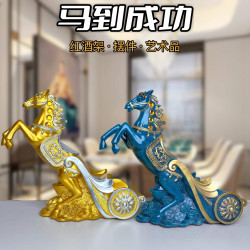 新款欧式骏马拉车办公室收纳摆件新房乔迁客厅酒柜酒柜装饰品摆件