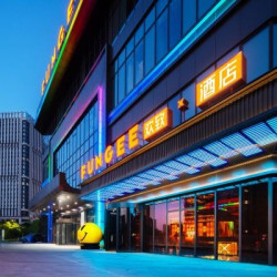 FunGee X 欢致酒店(大同东信广场店) 欢悦城景大床房（小冰箱 智能马桶）1晚