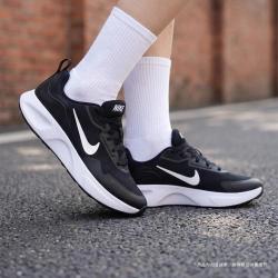 NIKE 轻便透气 女士运动鞋  青年