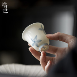 青己-玉瓷-五瓣花-舍予茶杯青花手绘釉下彩新中式铃铛杯容量40ml