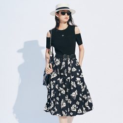其他女孩 FF仿佛连衣裙2025夏新款a字印花腰带修身气质小黑裙