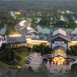 杭州西溪宾馆 溪墅亲水大床房 2 晚(连住) + 早餐 2 份/天 + 双人摇橹船体验一次 1 份 + 首晚 minibar 畅享 1 份 + 家庭双人套餐（AB二选一） 2 份