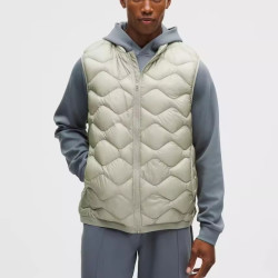 lululemon 男款Featherweight 900蓬松度鹅绒马甲
