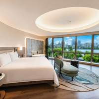 移动端:上海国际会议中心东方滨江大酒店1晚+LABUBU复古理发店蛋糕下午茶套餐