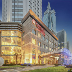 上海浦东华美达大酒店2晚+午后甜蜜双人餐+迪士尼班车接送服务（仅周末节假日寒假）+浦东/虹桥机场VIP快速安检通道