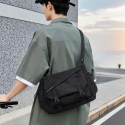高尔夫 时尚潮流斜挎包男休闲大容量单肩包日常通勤时尚百搭学生邮差包
