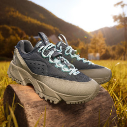 李宁 CF溯行野V2徒步鞋秋新款女子防滑耐磨户外休闲鞋AHCU040-B品