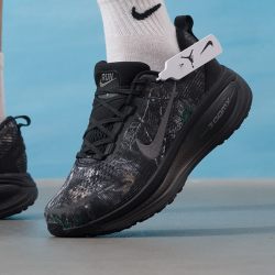 NIKE Vomero 18 跑鞋