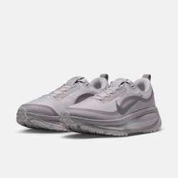 NIKE 滔搏NIKE耐克女子VOMERO 18 GTX运动跑步鞋HQ7002-004