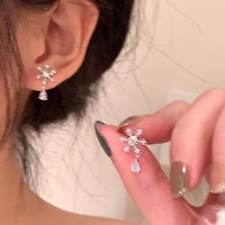 合金耳饰 圣诞款雪花耳钉小众设计感高级感耳饰女2023新款潮耳环