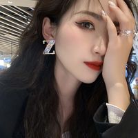 Z字微镶耳钉日韩个性简约时尚耳环女2024新款潮网红气质夸张耳饰