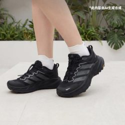 adidas 休闲运动鞋