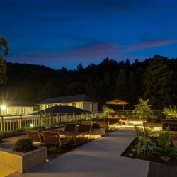 庐山牯岭街美庐亚朵见野酒店行政双床房【地暖+mini冰箱+亚朵裸棉床品】 2 晚(可拆分) + 早餐 2 份/天+ 酒店至山上索道站或山上观光车总站接送服务 2 份