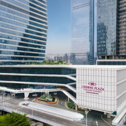 深圳南山深铁皇冠假日酒店行政豪华大床房1晚