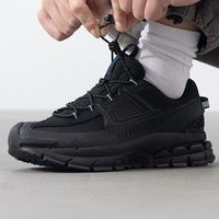 NIKE 男子ZOOMVOMERO缓震舒适跑步训练休闲鞋FV2295-002
