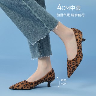 百思图 春季新款简约时尚通勤百搭细跟尖头浅口女单鞋E5123AQ5