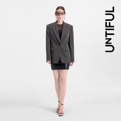 UNTIFUL灰色条纹烫钻廓形西装2026早秋新款晚宴显瘦外套男女同款