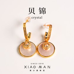 周小满 饰品）天然白贝时尚百搭设计款耳钉送女友
