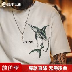 马登 工装错视风白色印花T恤男美式重磅纯棉宽松短袖衣服男装秋季 汝窑白  L