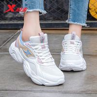 特步 女款跑步鞋 2025