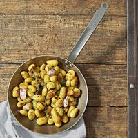 宅家食光：de Buyer 5110.28 Carbone Plus圆形Lyonnaise油炸锅，优质钢材，直径28cm