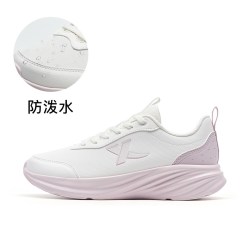特步 运动鞋皮面拒水女鞋秋季新款轻便休闲软底妈妈减震体育跑步鞋