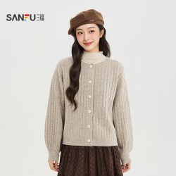 三福 女毛衫2026秋季新款休闲风毛衣纽扣开衫圆领时尚毛织上衣女装