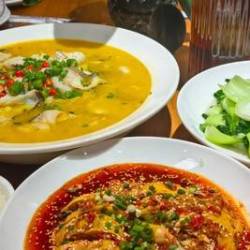 我 49元重庆酸菜鱼+口水鸡+时蔬+主食饮品
