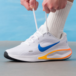 耐克 滔搏丨NIKE耐克男子JOURNEY RUN运动训练公路跑步鞋FN0228-112