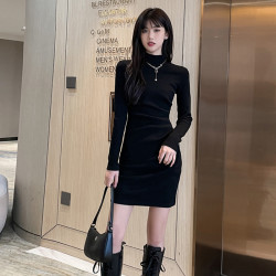 莉兰微 高级轻奢女装打底连衣裙秋冬配大衣内搭修身显瘦中长款黑色包臀裙