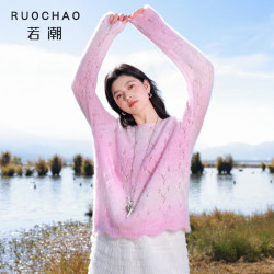三彩 大码女装2026春季新款一字领针织衫长袖镂空浅粉晕染胖MM