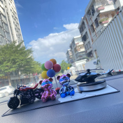 2024新款车内饰品摆件高级感汽车装饰车载香薰旋转太阳能飞机摆件