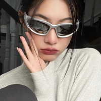 海边度假：y2k千禧女士赛博朋克潮流街拍个性墨镜女时尚欧美太阳镜