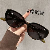 海边度假：识恩 茶色猫眼墨镜女款2025新款高级感防紫外线复古开车偏光太阳眼镜