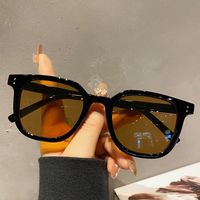 海边度假：墨镜男种草茶色墨镜女士开车ins网红圆脸街拍防紫外线太阳眼镜男