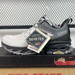 探路者 GORE-TEX防水Vibram防滑徒步鞋