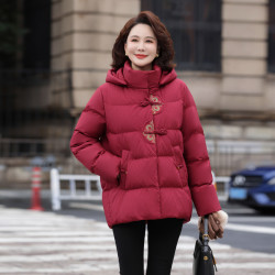 雪中飞 2025冬新中式短款羽绒服女士花纹盘扣保暖洋红F
