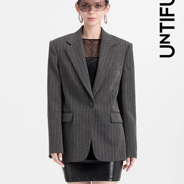 UNTIFUL 灰色条纹烫钻廓形小西装