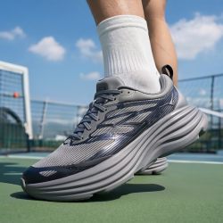 HOKA 男士缓震跑步鞋